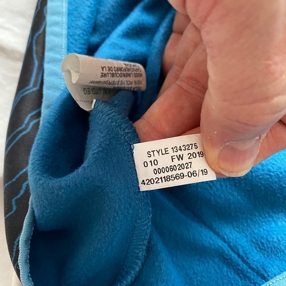 Under Armour Youth Black/Blue Wave Line Design Athletic Pullover Hoodie Size YXL - Picture 12 of 13